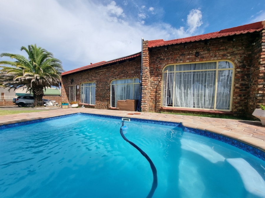 5 Bedroom Property for Sale in Morelig Free State